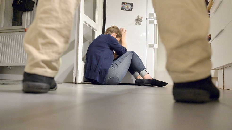 Viele Frauen suchen im Landkreis Aurich Schutz vor Gewalt von Männern. Symbolfoto: DPA