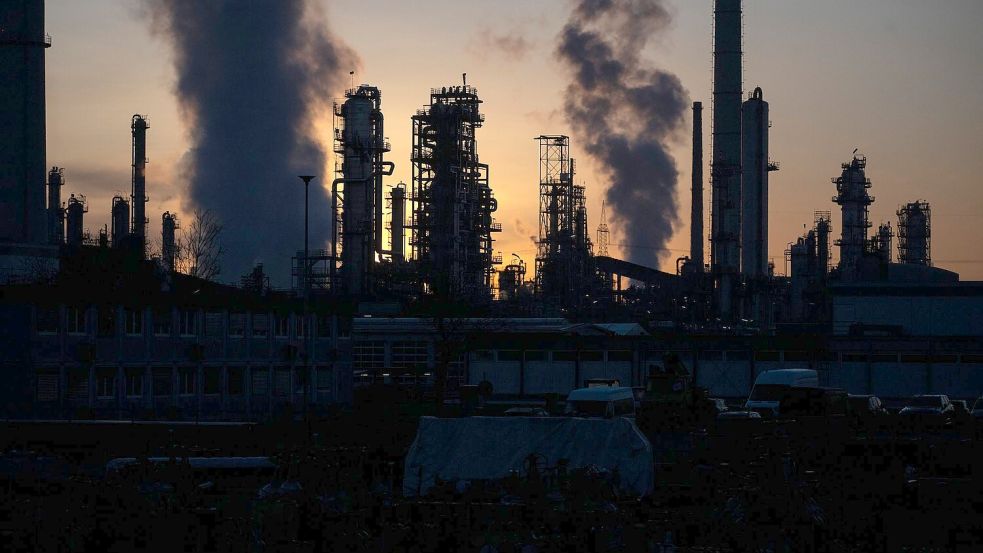 Raffinerie in Deutschland: Preise für Rohöl auf dem Weltmarkt kräftig gestiegen. Foto: Marijan Murat