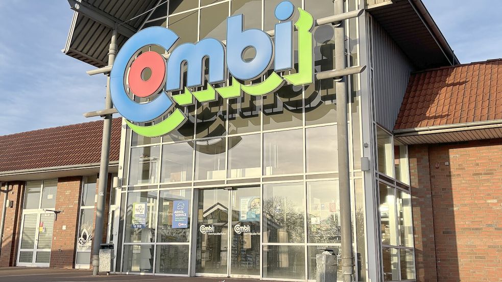 Der Combi-Markt in Ostrhauderfehn ist schon in die Jahre gekommen. Wird der jetzige Laden durch einen Neubau ersetzt? Fotos: Henrik Zein