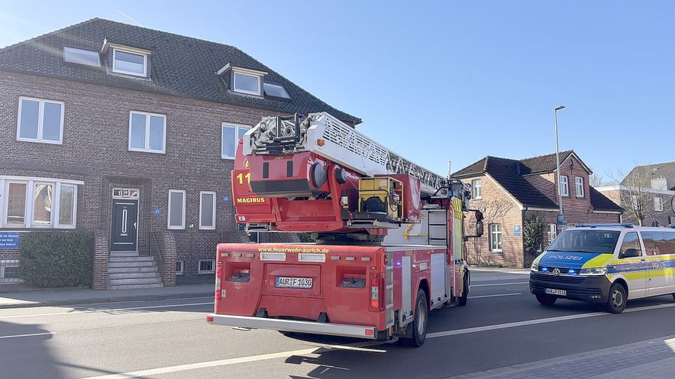 Die Feuerwehr rückte zu einem Brand in einem Seniorenheim in Aurich aus. Foto: Christin Wetzel