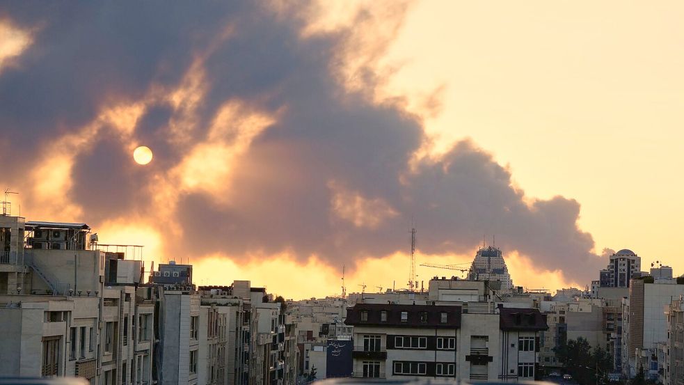 Israels Luftwaffe bombardiert weiterhin Ziele in Irans Hauptstadt Teheran. (Archivbild) Foto: Vahid Salemi/AP/dpa