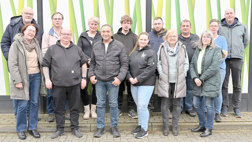 Die Vereinsjugendleiter der ostfriesischen Rassekaninchenzuchtvereine hielten ihre Versammlung in Emden ab. In ihren Ämtern bestätigt wurden Wilma Prins (vorne links) als stellvertretende Kreisverbands-Jugendleiterin und Anja Arndt-Gummels (vorne, 2. v on rechts) als erste Obfrau für den Kaninhop-Sport. Foto: Antino Penning