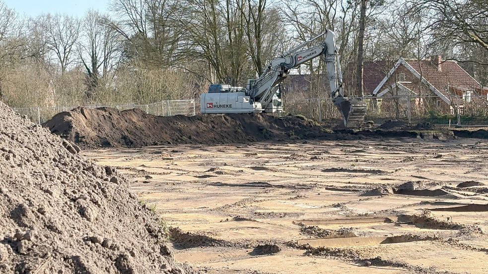 Derzeit wird das Gelände in Brinkum für den Bau der neuen Feuerwehrtechnischen Zentrale hergerichtet. Foto: Landkreis Leer