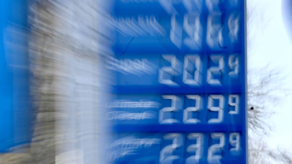 Wut an der Tankstelle: Die Spritpreise gehen infolge des Iran-Kriegs durch die Decke. Foto: IMAGO/Jan Huebner