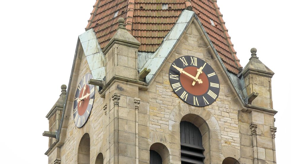 Es regnet rein: Das Dach der Osnabrücker Bergkirche ist dringend sanierungsbedürftig. Nun gibt es Unterstützung aus dem Denkmalschutz-Sonderprogramm des Bundes. Foto: Michael Gründel