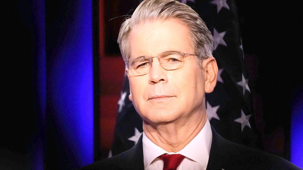 Die USA erlauben es Indien, zeitlich befristet russisches Öl zu kaufen - verkündet US-Finanzminister Scott Bessent. (Archivbild) Foto: Markus Schreiber/AP/dpa