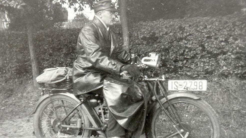 Der „rasende Pastor“ unterwegs auf seinem Motorrad. Foto: Archiv Marten Hagen