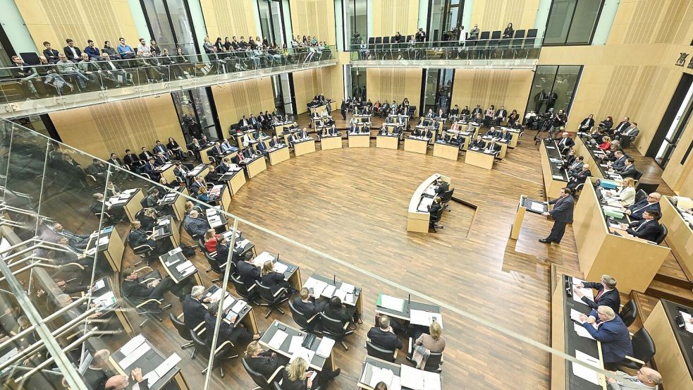 Der Bundesrat segnet Gesetze zum Schutz kritischer Infrastruktur und zur Reform des Luftsicherheitsgesetzes ab. (Archivbild) Foto: Britta Pedersen/dpa