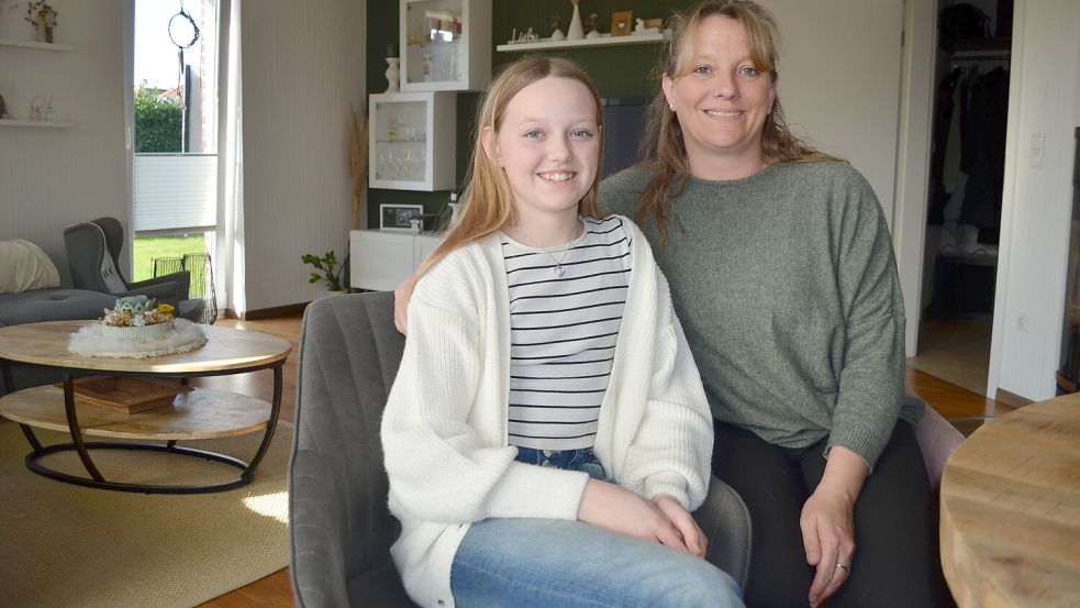 Die dreizehnjährige Lea Schmidt aus Völlenerfehn verbringt den Zukunftstag 2026 bei der Reiterstaffel der Polizei in Hannover.