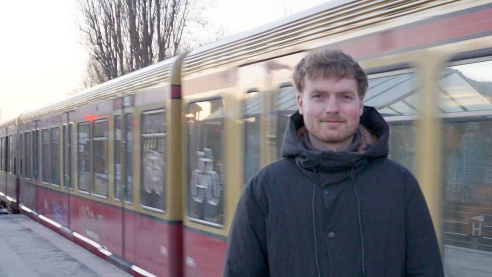 Frido Müller aus Engerhafe hofft auf die Reaktivierung des Personenverkehrs auf der Strecke Aurich-Abelitz. Foto: privat