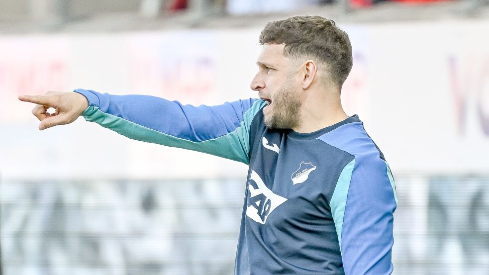 Co-Trainer Moritz Volz stand für den erkrankten Chefcoach Christian Ilzer in der Verantwortung. Foto: Harry Langer