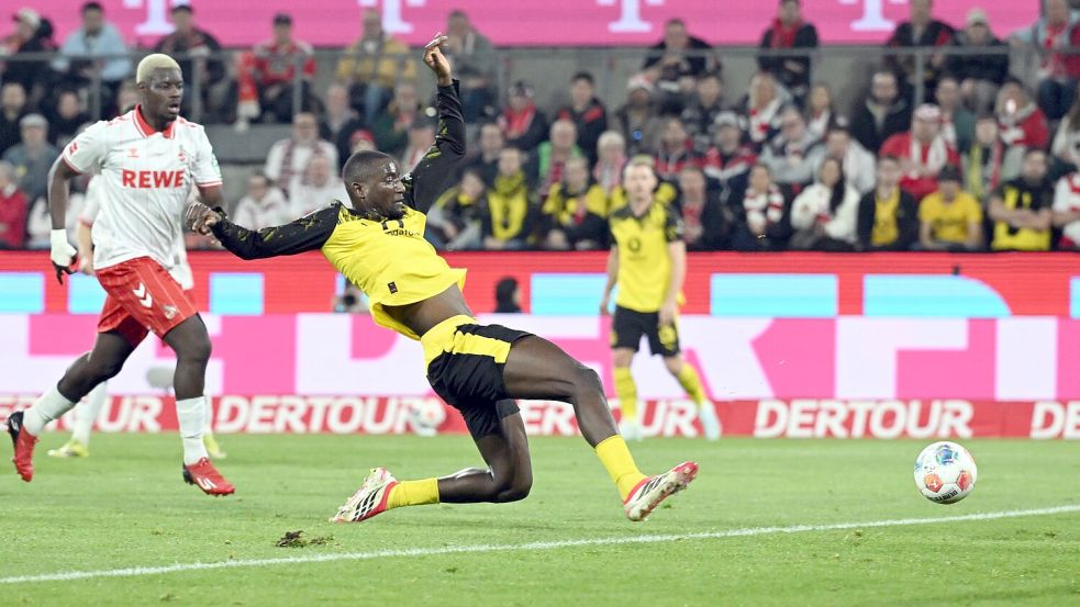 Tor mit der Sohle: BVB-Stürmer Guirassy trifft gegen seinen früheren Club Foto: Federico Gambarini