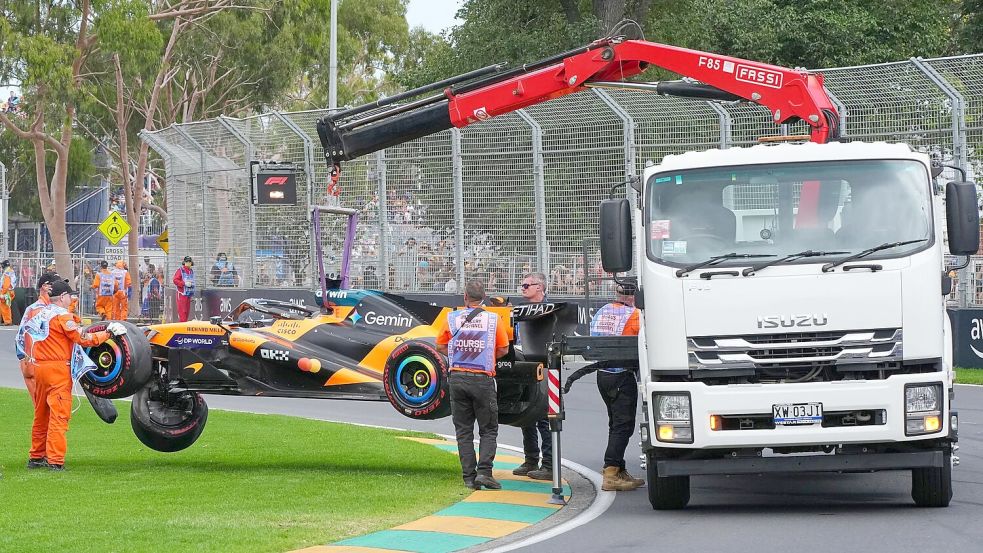 Die australischen Formel-1-Fans müssen den K.o. für Oscar Piastri verdauen. Foto: Scott Barbour/AP/dpa