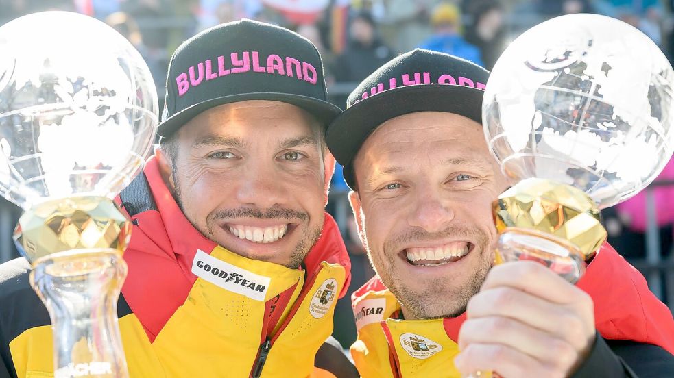 Tobias Wendl (l) und Tobias Arlt gewinnen ebenfalls die begehrte Kristallkugel. Foto: Robert Michael