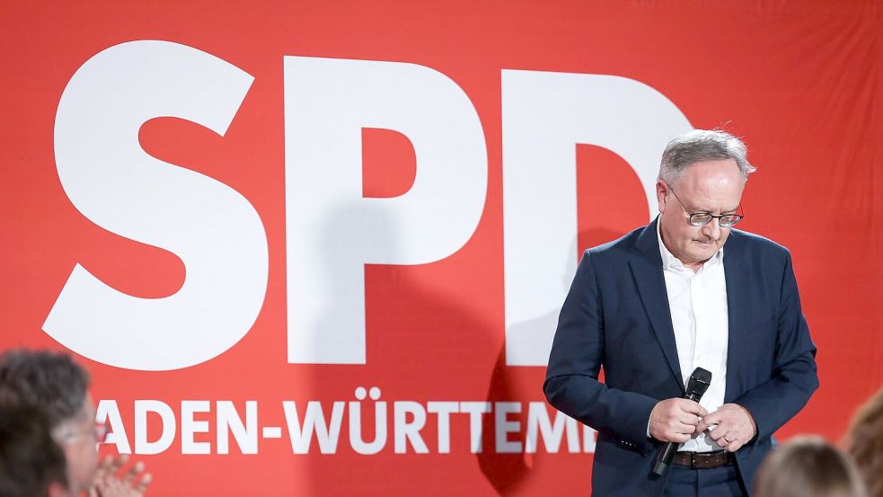 SPD-Landes- und Fraktionschef Stoch tritt vor seine Anhänger. Foto: Christoph Schmidt