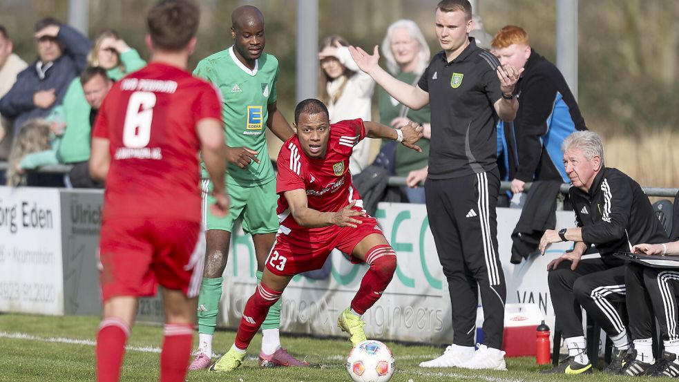 Brayan Hernandez Asprilla erzielte kurz vor der Pause das wichtige 2:1 für Pewsum. Foto: Jens Doden/Emden