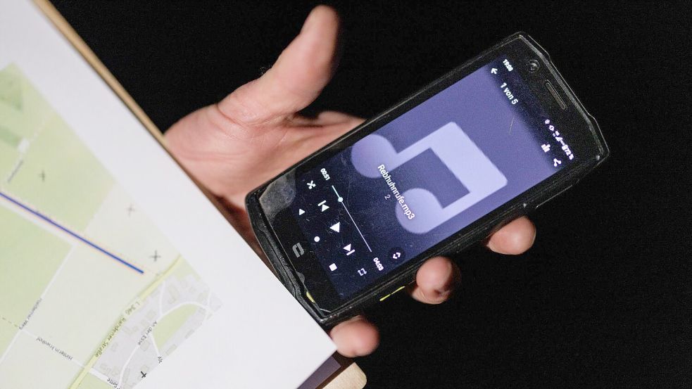 Der Revierruf des männlichen Rebhuhns wird für die Zählung der Wildtiere genutzt. Hähne in den Feldern erwidern diesen Ruf. Foto: David-Wolfgang Ebener