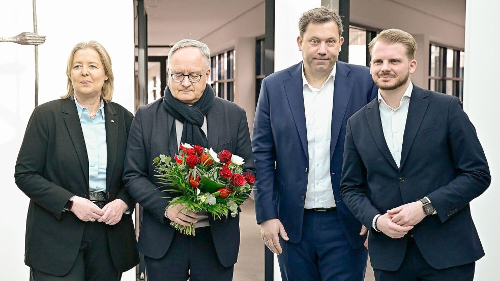 Bemühtes Lächeln in der SPD-Spitze. Foto: Tobias Schwarz/AFP POOL/dpa