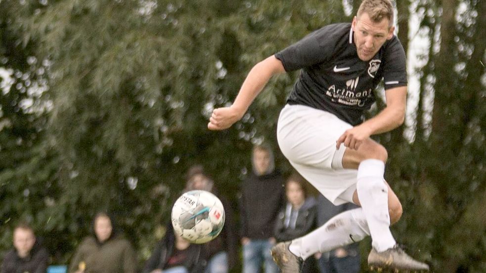 Martin Peters hat noch nichts verlernt. Foto: Zeiß