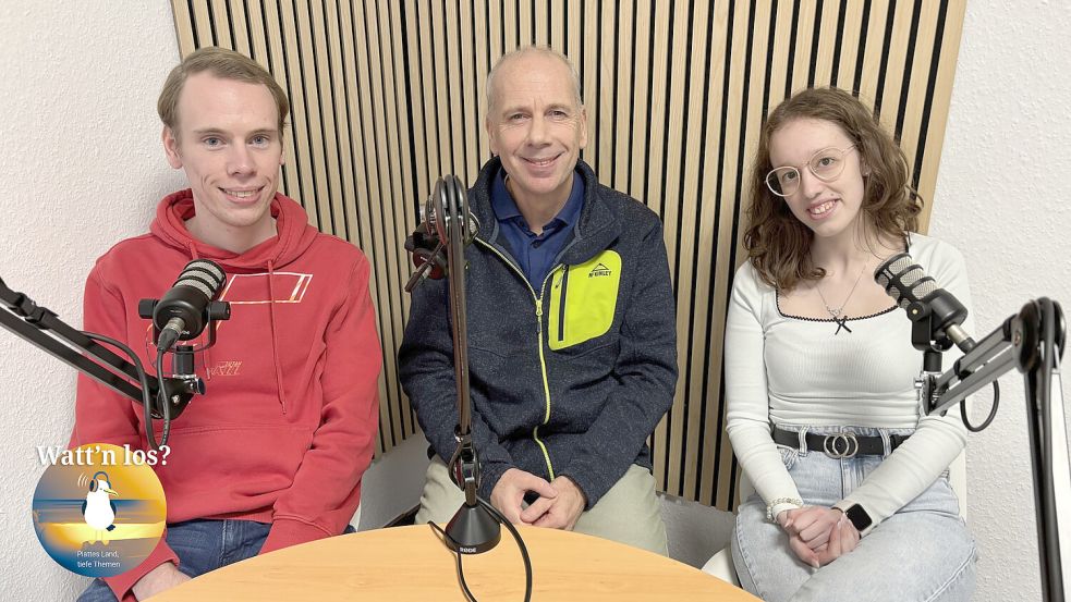 Björn Klüver (links) und Madita Janßen bei der Podcast-Aufnahme mit Jörg Klüver. Foto: Deike Terhorst