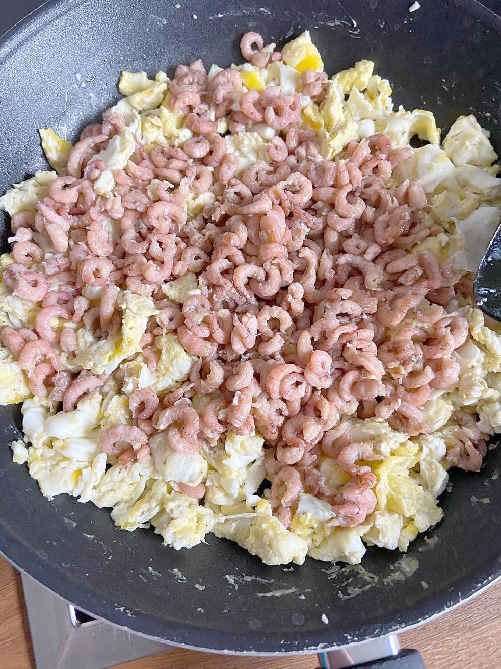 Reisen um zu essen: Granat muss man sich verdienen, indem man selbst pult. Foto: Melanie Hanz
