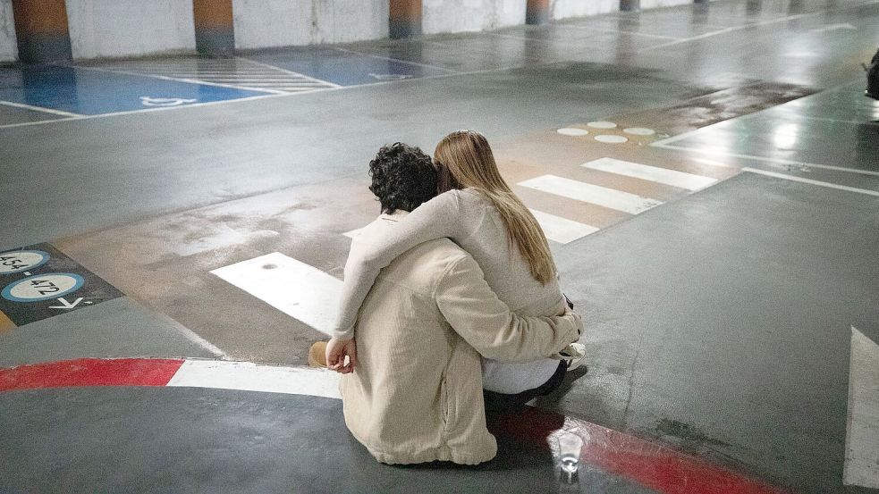 Immer wieder müssen die Menschen in Israel wegen iranischer Angriffe Schutz suchen. (Archivbild) Foto: Chen Junqing/XinHua/dpa