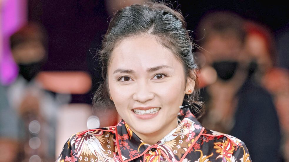 In ihrem Buch „Im Herzen bist du unbesiegbar“ befasst sich die Schauspielerin Mai Duong Kieu unter anderem mit ihrem Aufwachsen im Chemnitz der 1980er-Jahre. Foto: IMAGO/STAR-MEDIA