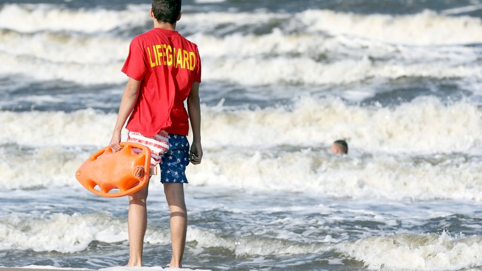 Bundesweit sind im vergangenen Jahr 393 Menschen bei Badeunfällen gestorben - 18 weniger als ein Jahr zuvor. (Symbolbild) Foto: Tilo Wallrodt/dpa-Zentralbild/dp
