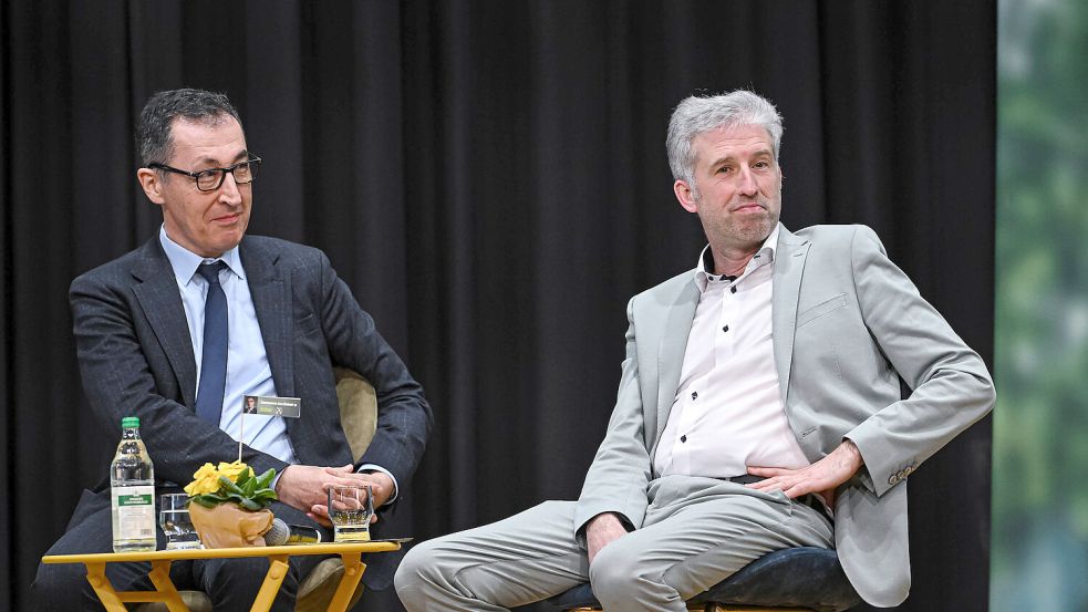 Tübingens Oberbürgermeister Boris Palmer (rechts) gilt als enger Vertrauter von Cem Özdemir (links), dem Spitzenkandidaten der Grünen bei der Landtagswahl in Baden-Württemberg. Foto: IMAGO/Ulmer II