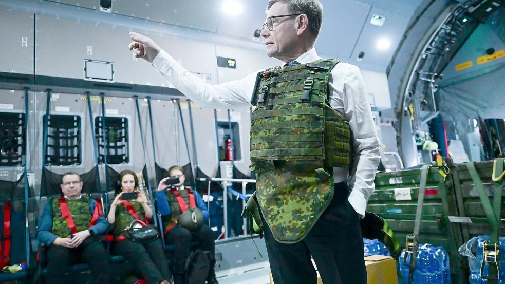 Aus Sicherheitsgründen flog Wadephul mit einem Transportflugzeug der Bundeswehr. Foto: Sebastian Christoph Gollnow/dpa