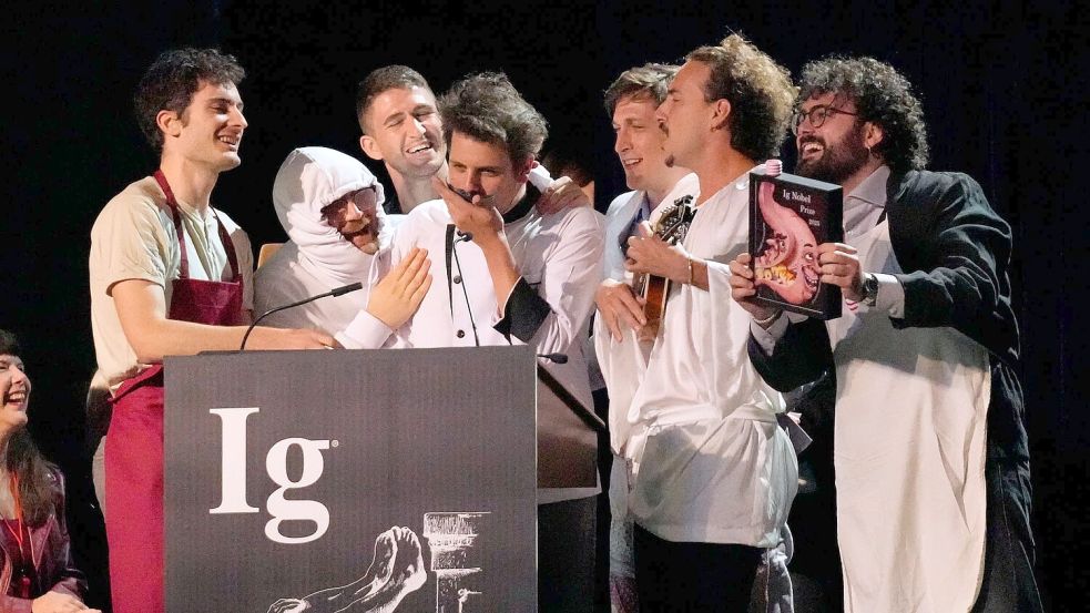 Die Ig-Nobelpreise verlassen die USA. (Archivfoto) Foto: Robert F. Bukaty/AP/dpa