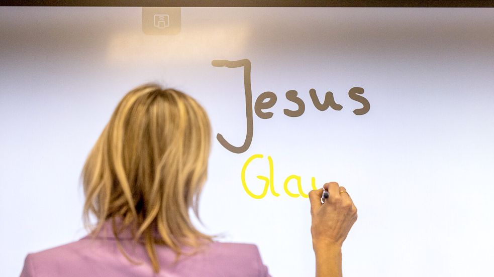 Niedersachsen wird im Sommer einen neuen, überkonfessionellen christlichen Religionsunterricht bekommen. Foto: epd-bild/Detlef Heese/Picture Alliance