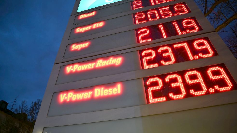 Die Bundesregierung will wegen der steigenden Spritpreise eingreifen. Foto: Katharina Kausche