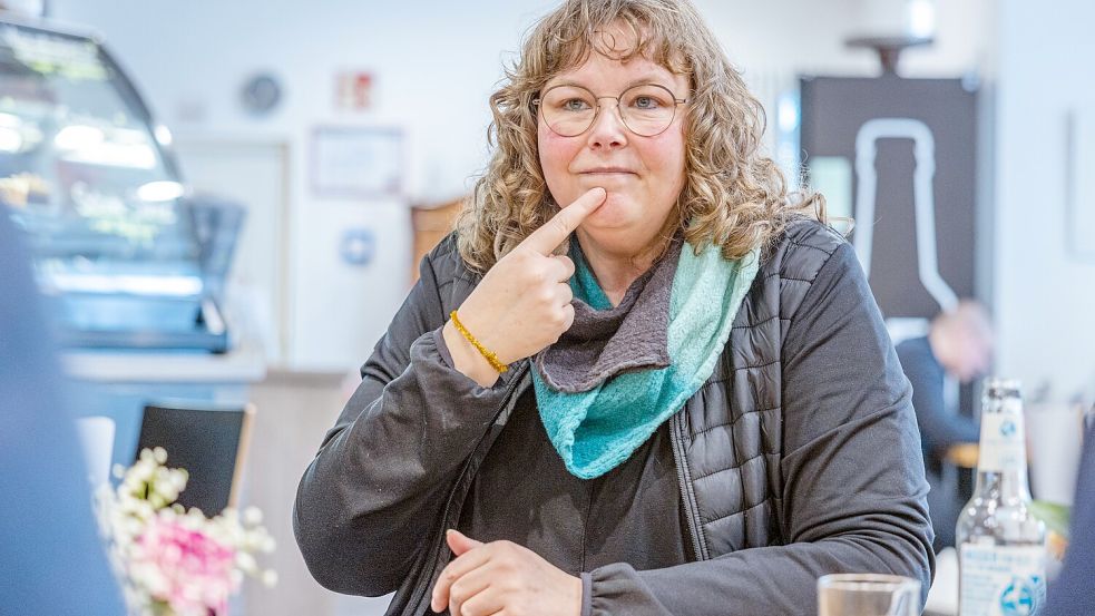 Kathrin Ender von der HHO erklärt im Gespräch mit der noz-Redaktion ihre Identität und Zugehörigkeit zur kulturellen Gruppe Taub mit großem T. Foto: Denise Matthey