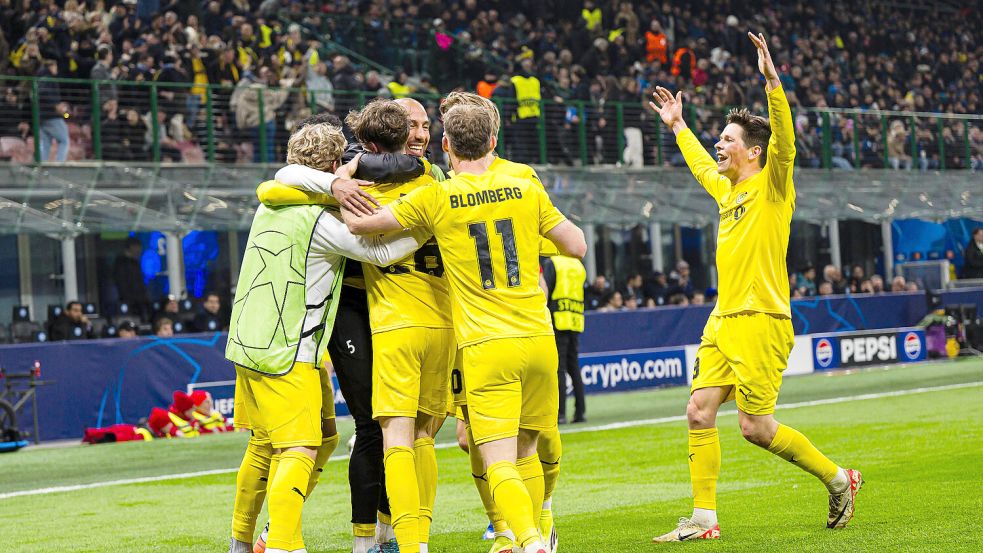 Das Team von Bodo/Glimt feiert euphorisch den Sieg gegen Inter Mailand. Foto: IMAGO/Bildbyran