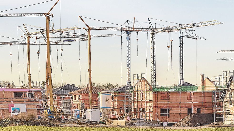 Der Bezirkschef der Bauindustrie vermisst „eine echte Dienstleistungsmentalität“ in der Bauverwaltung, die WGO fühlte sich als Investor bereits vor Jahren „wie ein Bittsteller“. In Osnabrück geht es in der Baukrise längst um mehr als nur um Paragrafen – es geht um Haltung und Augenhöhe. Foto: Imago