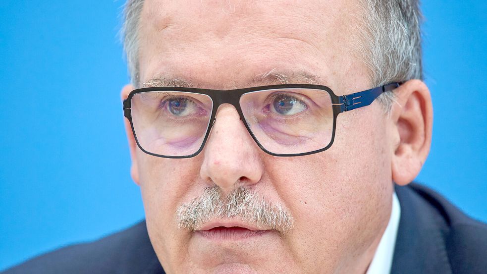 DGB-Vorstand Stefan Körzell: „Arbeit ist in Deutschland so teuer, weil Reichtum so billig ist.“ Foto: IMAGO/Christian Ditsch