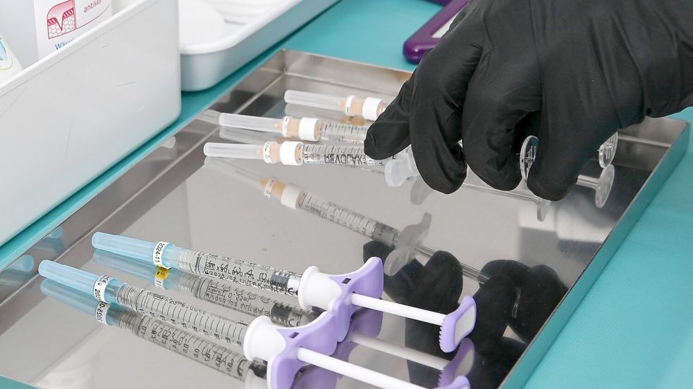 Zahlreiche Influencer machen auf Instagram Werbung für Schönheitseingriffe. (Symbolbild). Foto: Jens Kalaene