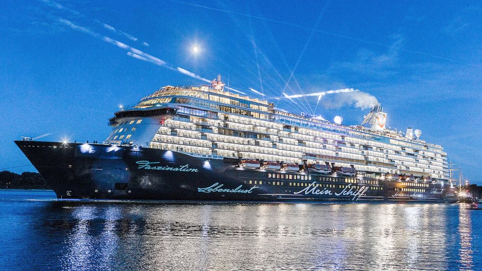 Auf dem Kreuzfahrtschiff „Mein Schiff 5" sitzen die Eheleute derzeit fest. Foto: dpa