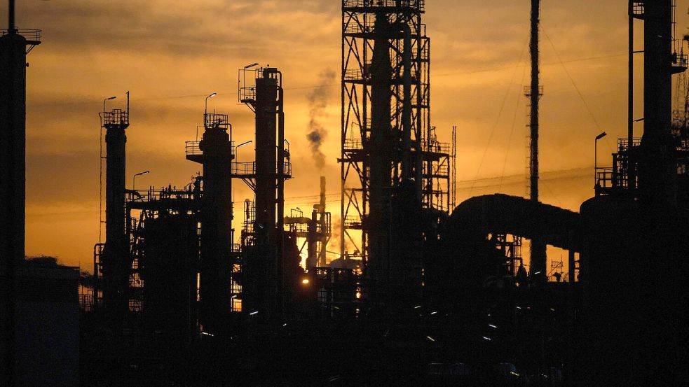 Deutschland bekommt sein Öl nur zu einem Bruchteil aus Exporten über die Straße von Hormus. Foto: dpa/Marijan Murat