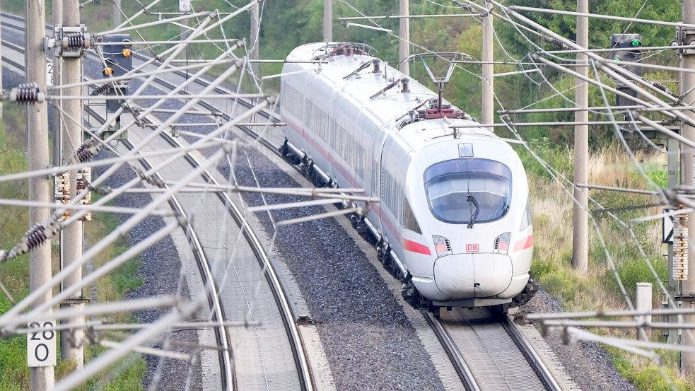 Die Bahn verzeichnet im Fernverkehr mehr Nachfrage. (Archivbild) Foto: Julian Stratenschulte