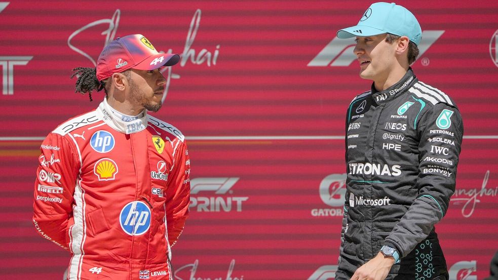 George Russell (r) und Lewis Hamilton müssen sich Kimi Antonelli geschlagen geben. Foto: Andy Wong/AP/dpa