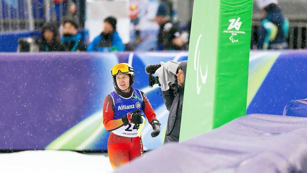 Paralympics-Abschluss als Fahnenträgerin: Andrea Rothfuss. Foto: Philipp von Ditfurth/dpa