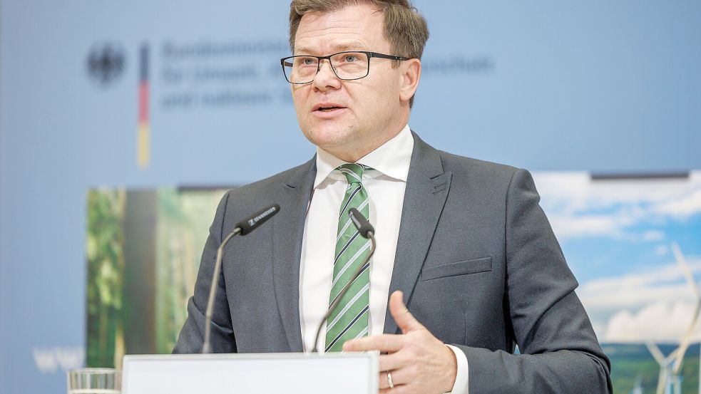 Bei der Vorstellung der Klimabilanz musste Umweltminister Carsten Schneider (SPD) über ein Thema reden, das das Kabinett sonst gerne meidet: Klimaschutz. Foto: dpa/Andreas Gora