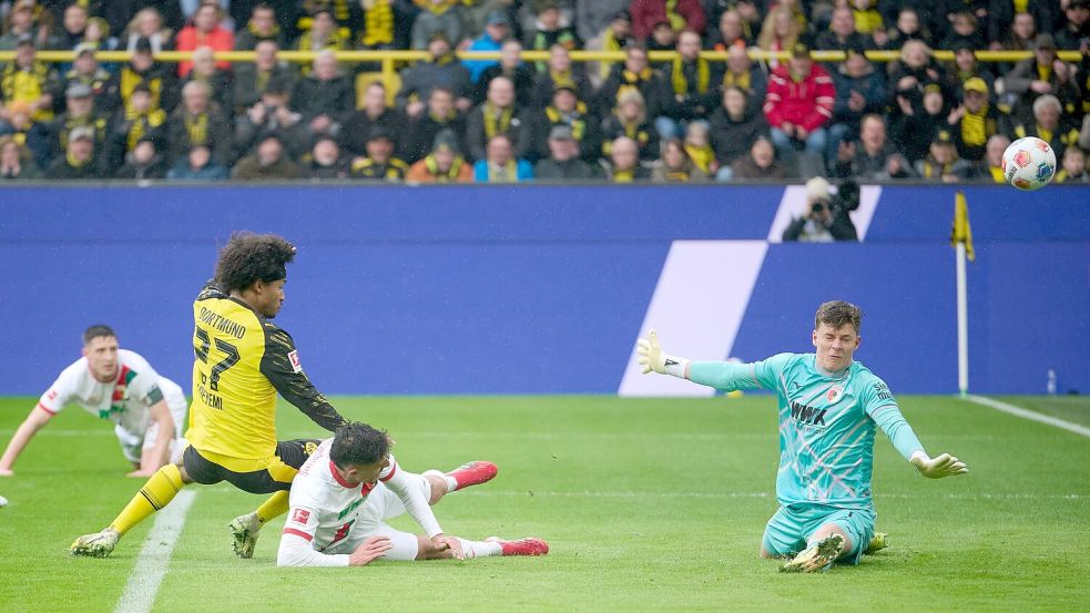 Karim Adeyemi ließ die Dortmunder Fans früh jubeln. Foto: Bernd Thissen