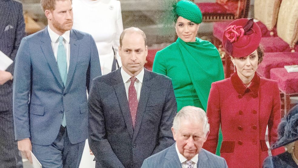 Das Verhältnis von Prinz Harry und seiner Frau Meghan zum Rest der Königsfamilie gilt als zerrüttet. (Archivbild) Foto: Phil Harris/POOL Mirror/AP/dpa