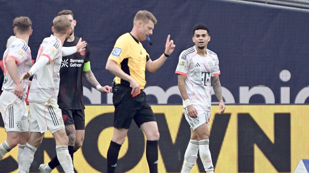 Erhielt viel Kritik vom FC Bayern: Schiedsrichter Christian Dingert. Foto: Federico Gambarini