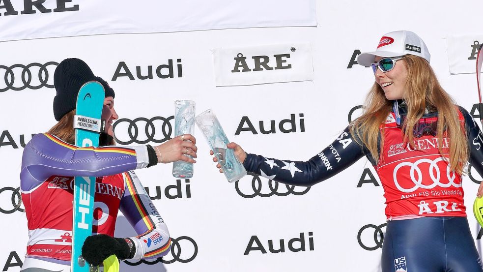 Duell um den Gesamtweltcup: Emma Aicher (l) und Mikaela Shiffrin Foto: Marco Trovati/AP/dpa