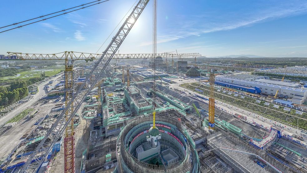 Gar nicht mal so klein: Baustelle des ersten kommerziellen „Small Modular Reactor“ im chinesischen Changjiang. Foto: imago/VCG