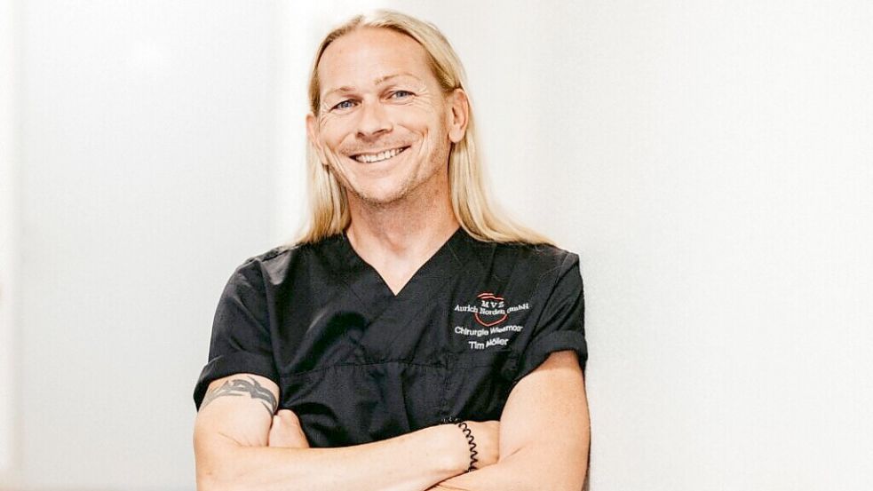 Dieses Foto von Tim (Timoteus) Möller ist noch auf der Webseite des MVZ Aurich-Norden zu sehen. Er betreibt die Praxis jetzt allein weiter. Foto: Landkreis Aurich